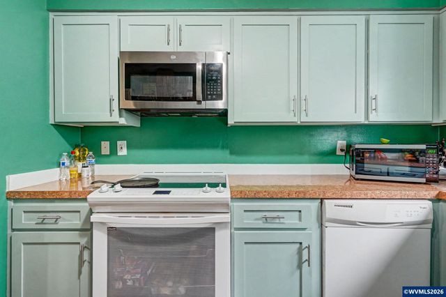 4713 Herrin Dr NE, Salem, OR 97305