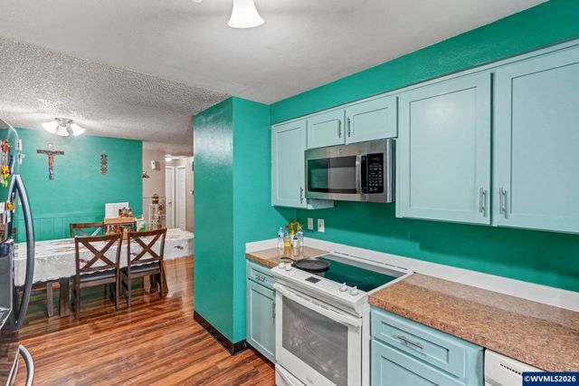 4713 Herrin Dr NE, Salem, OR 97305