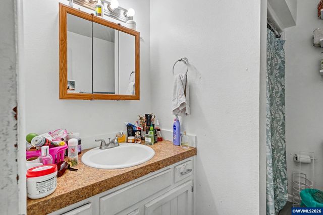 4713 Herrin Dr NE, Salem, OR 97305