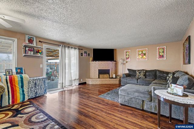 4713 Herrin Dr NE, Salem, OR 97305