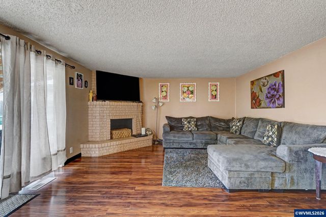 4713 Herrin Dr NE, Salem, OR 97305