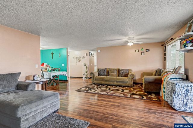 4713 Herrin Dr NE, Salem, OR 97305