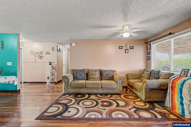 4713 Herrin Dr NE, Salem, OR 97305