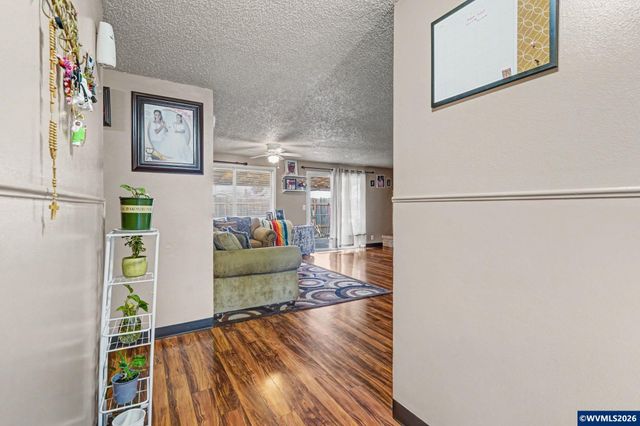 4713 Herrin Dr NE, Salem, OR 97305