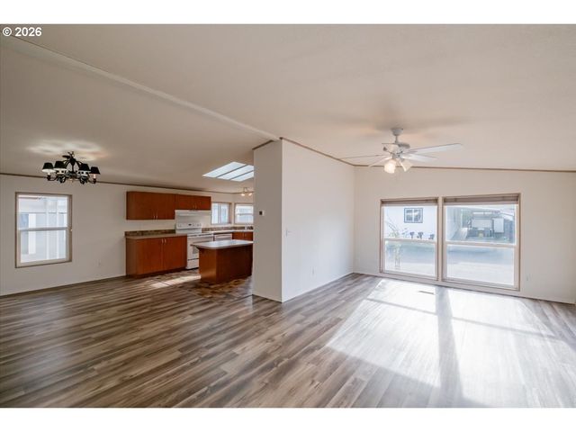 835 Se 1ST Ave, Canby, OR 97013