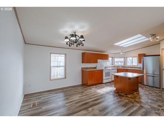 835 Se 1ST Ave, Canby, OR 97013