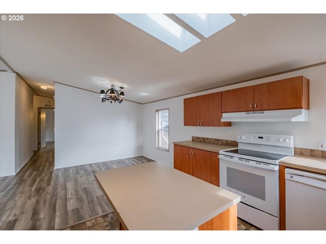 835 Se 1ST Ave, Canby, OR 97013