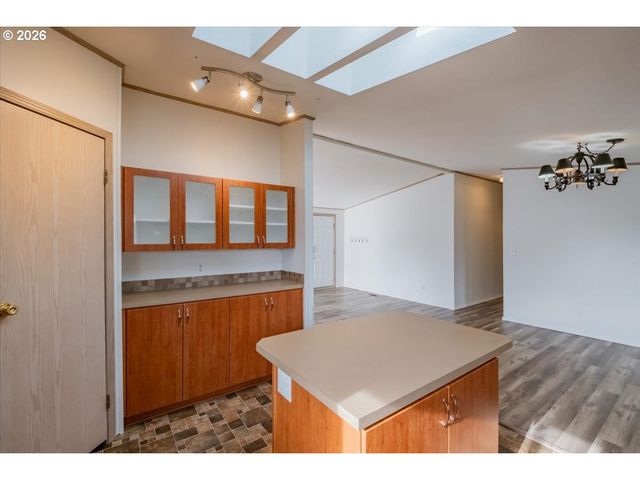 835 Se 1ST Ave, Canby, OR 97013