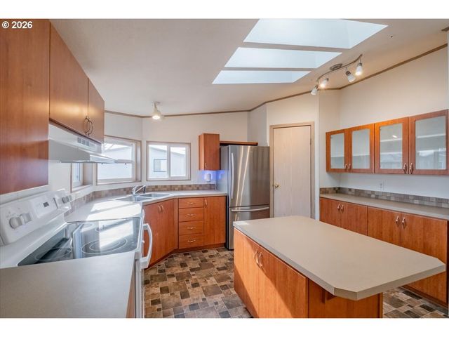 835 Se 1ST Ave, Canby, OR 97013