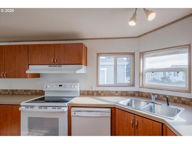 835 Se 1ST Ave, Canby, OR 97013