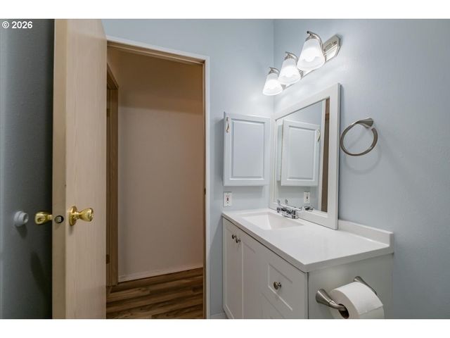 835 Se 1ST Ave, Canby, OR 97013