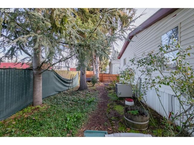 835 Se 1ST Ave, Canby, OR 97013