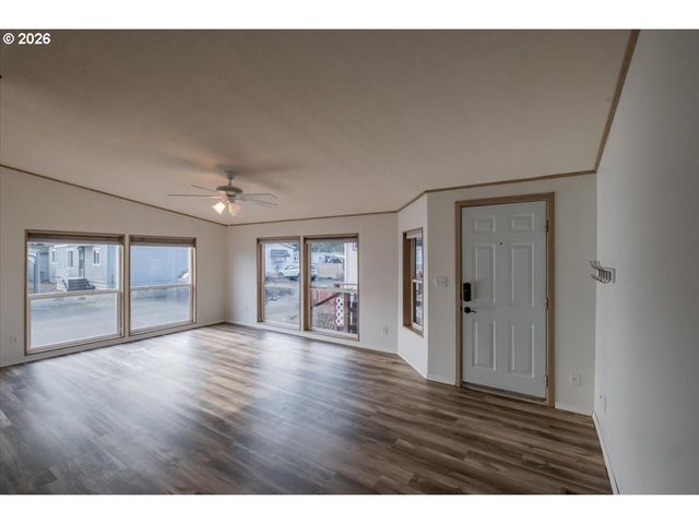 835 Se 1ST Ave, Canby, OR 97013