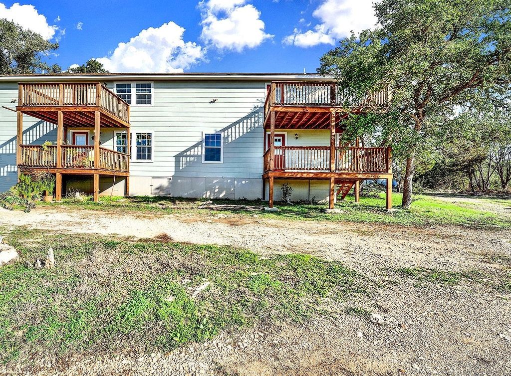 207 Oakwood LOOP, San Marcos, TX 78666