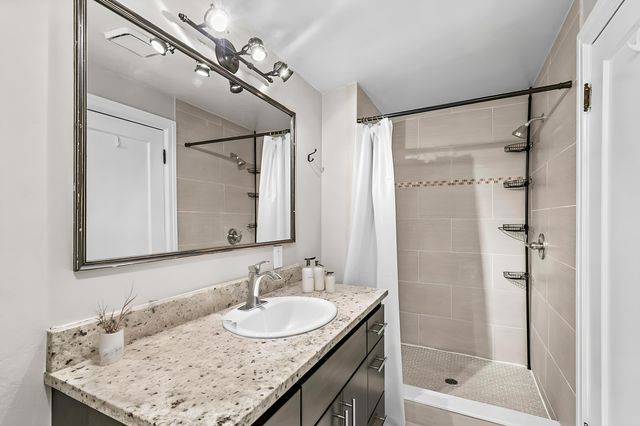 706 Monroe Street, Medford, OR 97501