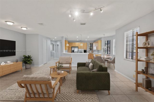 2649 Center Ct Dr 2-7, Weston, FL 33332