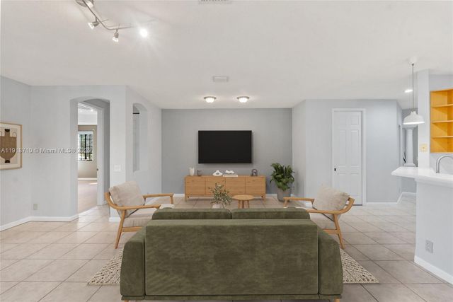 2649 Center Ct Dr 2-7, Weston, FL 33332