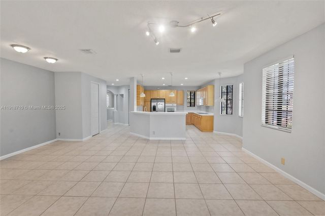 2649 Center Ct Dr 2-7, Weston, FL 33332