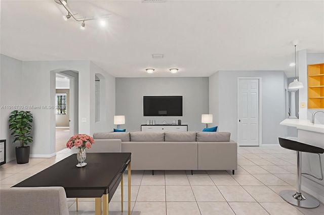 2649 Center Ct Dr 2-7, Weston, FL 33332