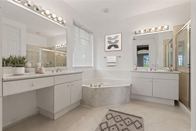 2649 Center Ct Dr 2-7, Weston, FL 33332