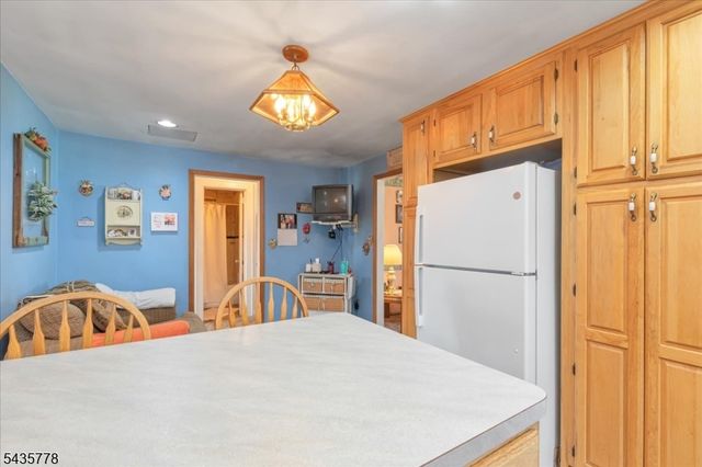61 Beech St, Woodbridge Twp., NJ 08863