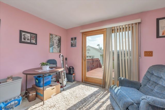 61 Beech St, Woodbridge Twp., NJ 08863
