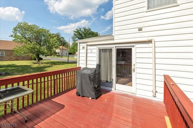 61 Beech St, Woodbridge Twp., NJ 08863