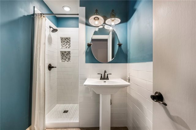 500 Lake Road, Springdale, AR 72764