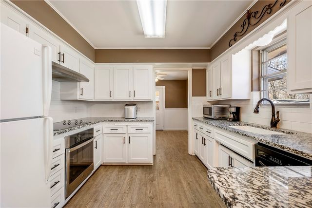 500 Lake Road, Springdale, AR 72764