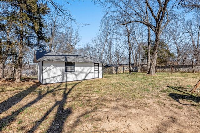 500 Lake Road, Springdale, AR 72764