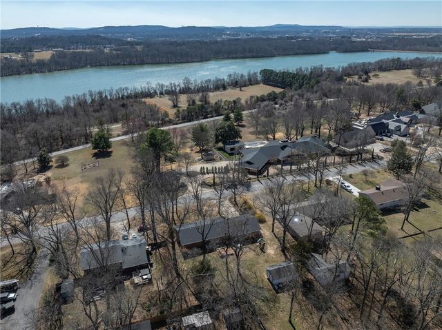 500 Lake Road, Springdale, AR 72764