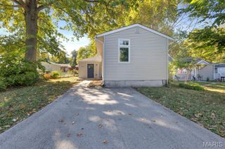 9024 Forest Avenue, St Louis, MO 63114