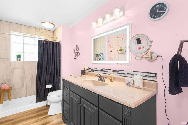 21792 County Road 10, Elkhart, IN 46514