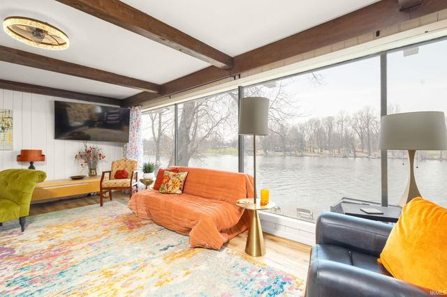 21792 County Road 10, Elkhart, IN 46514