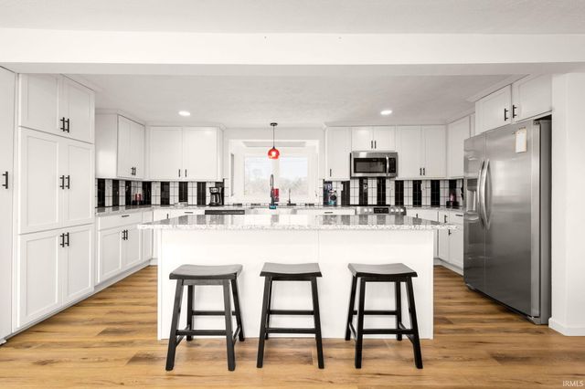 21792 County Road 10, Elkhart, IN 46514