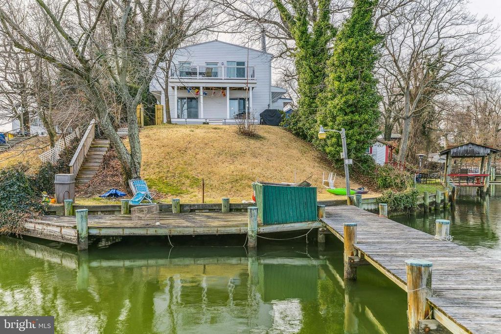 Image 2 of property listing at 460 CARVEL BEACH RD, Baltimore, MD 21226