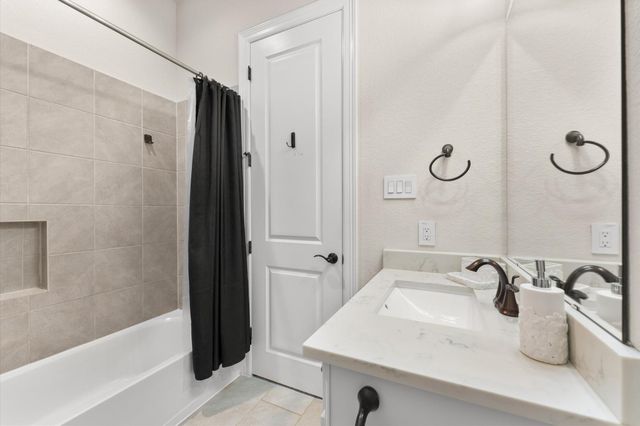 118 Stadium Drive, Sugar Land, TX 77498