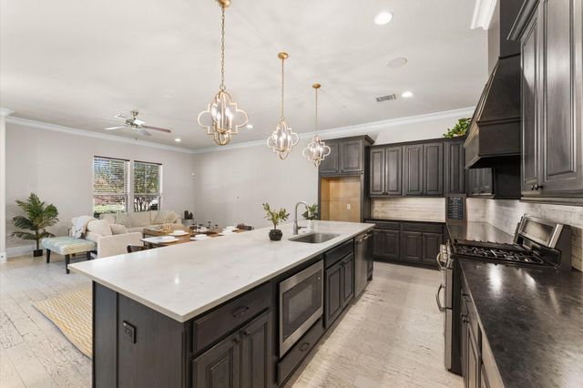118 Stadium Drive, Sugar Land, TX 77498