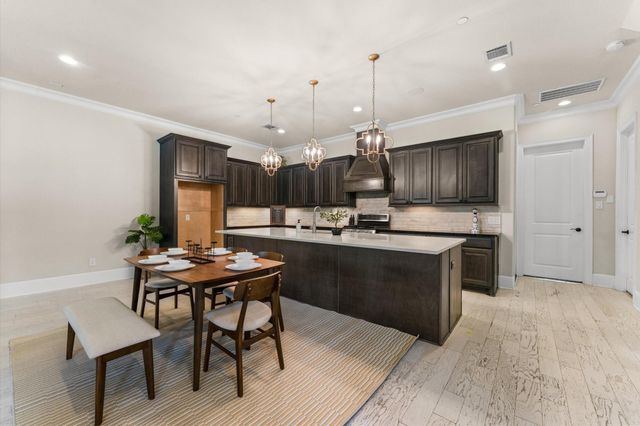 118 Stadium Drive, Sugar Land, TX 77498