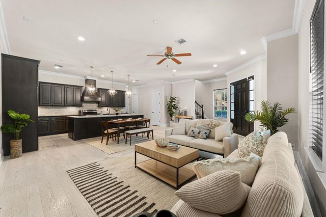 118 Stadium Drive, Sugar Land, TX 77498