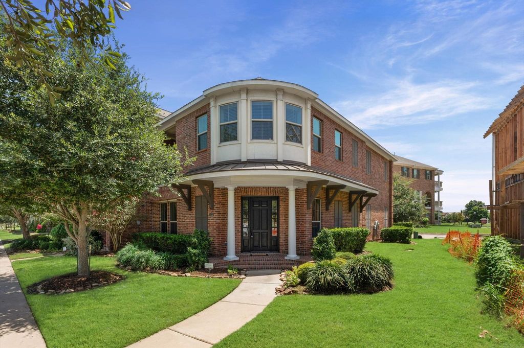118 Stadium Drive, Sugar Land, TX 77498