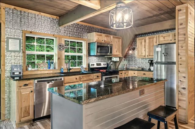 1330 N Baden Drive, Gatlinburg, TN 37738