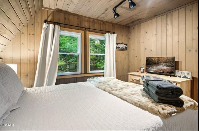 1330 N Baden Drive, Gatlinburg, TN 37738