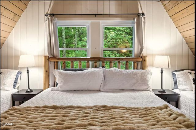 1330 N Baden Drive, Gatlinburg, TN 37738