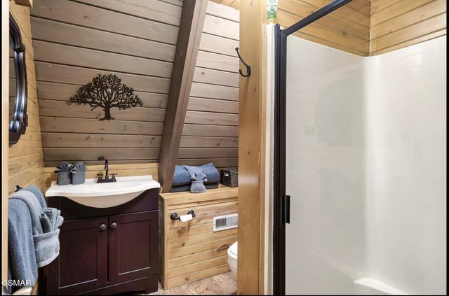 1330 N Baden Drive, Gatlinburg, TN 37738