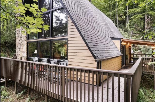 1330 N Baden Drive, Gatlinburg, TN 37738