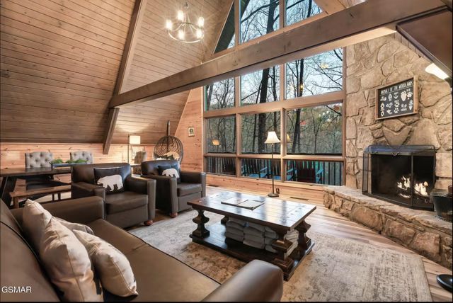 1330 N Baden Drive, Gatlinburg, TN 37738