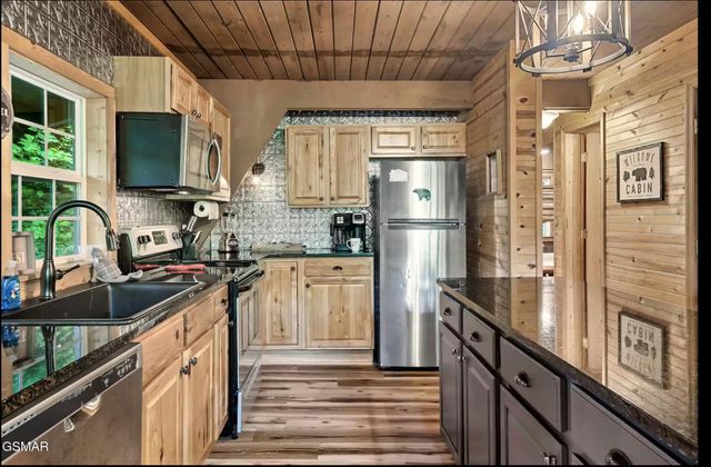 1330 N Baden Drive, Gatlinburg, TN 37738