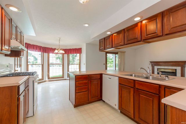 4020 Stonegate Drive, Mishawaka, IN 46544