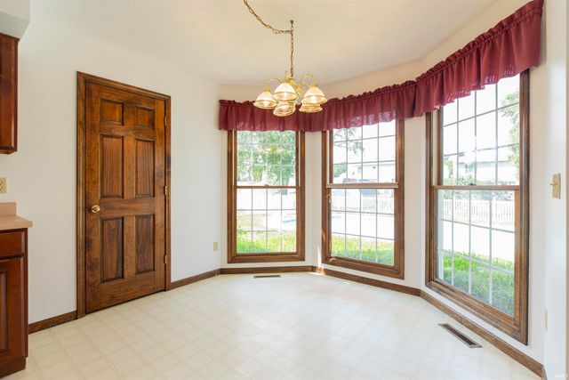 4020 Stonegate Drive, Mishawaka, IN 46544